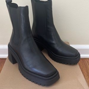 ladies Steve Madden FYNN black leather lug sole bootie